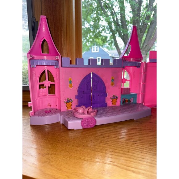 Fisher-Price Little People Disney Princess Castle Playset With Figures & Horse - Picture 9 of 11